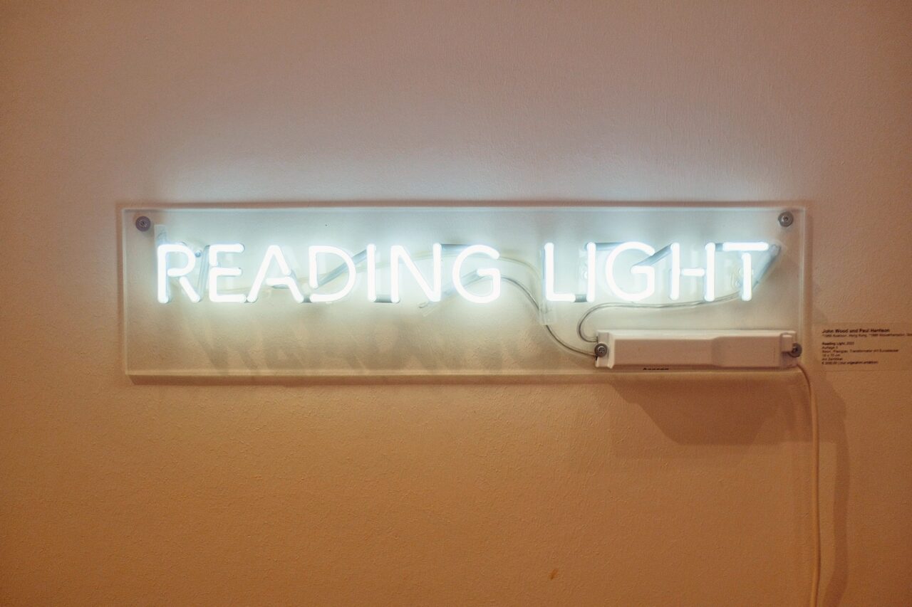 Neon Sing: “READING SIGN”