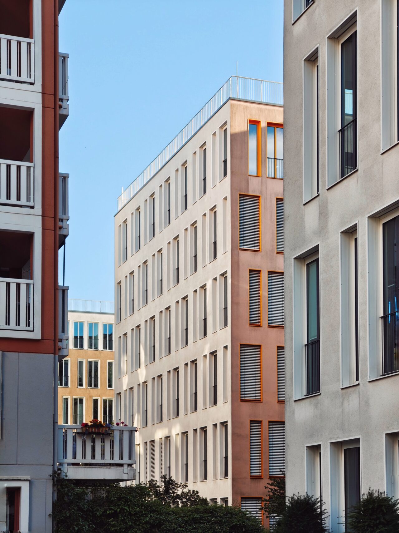 Modern multi storage housing